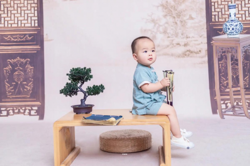 泗阳宝宝边吃奶边挣扎烦躁